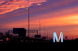 Anfahrt zum Flughafen München bei Sonnenuntergang