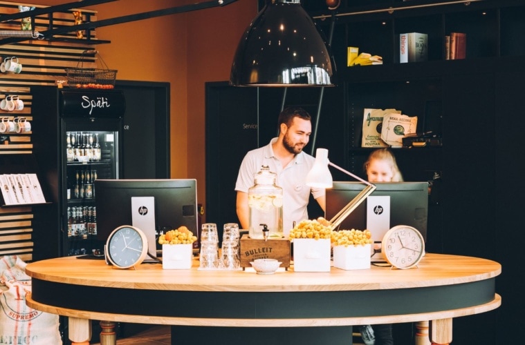 Rezeption im Vienna House Easy Berlin