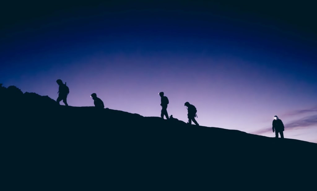 Mount Kinabalu: Bergsteiger in der Dämmerung