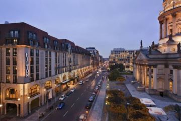 Hilton Hotel am Gendarmenmarkt Fassade Deutscher Dom