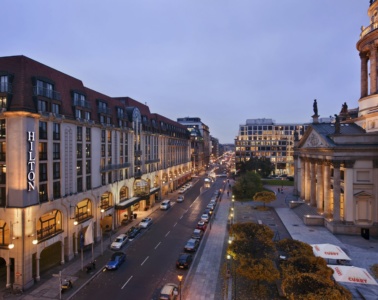 Hilton Hotel am Gendarmenmarkt Fassade Deutscher Dom