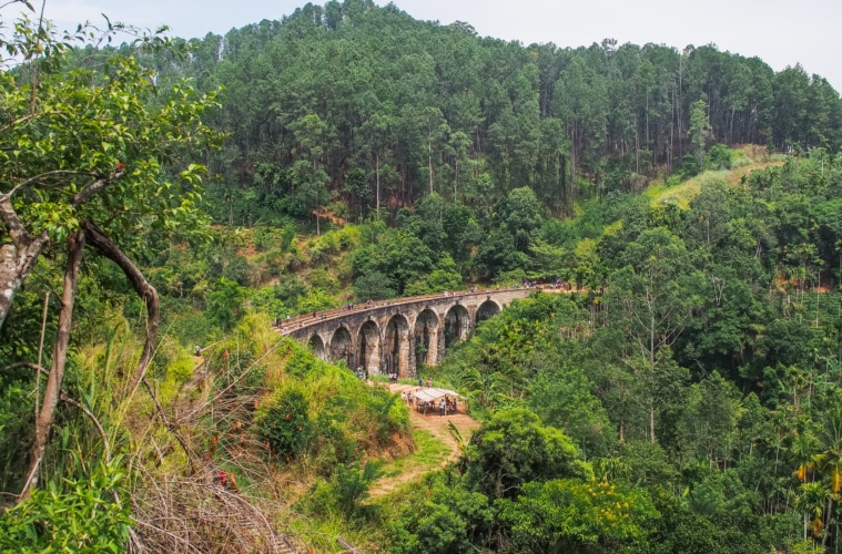Aussicht auf die Nine Arches Bridge in Ella