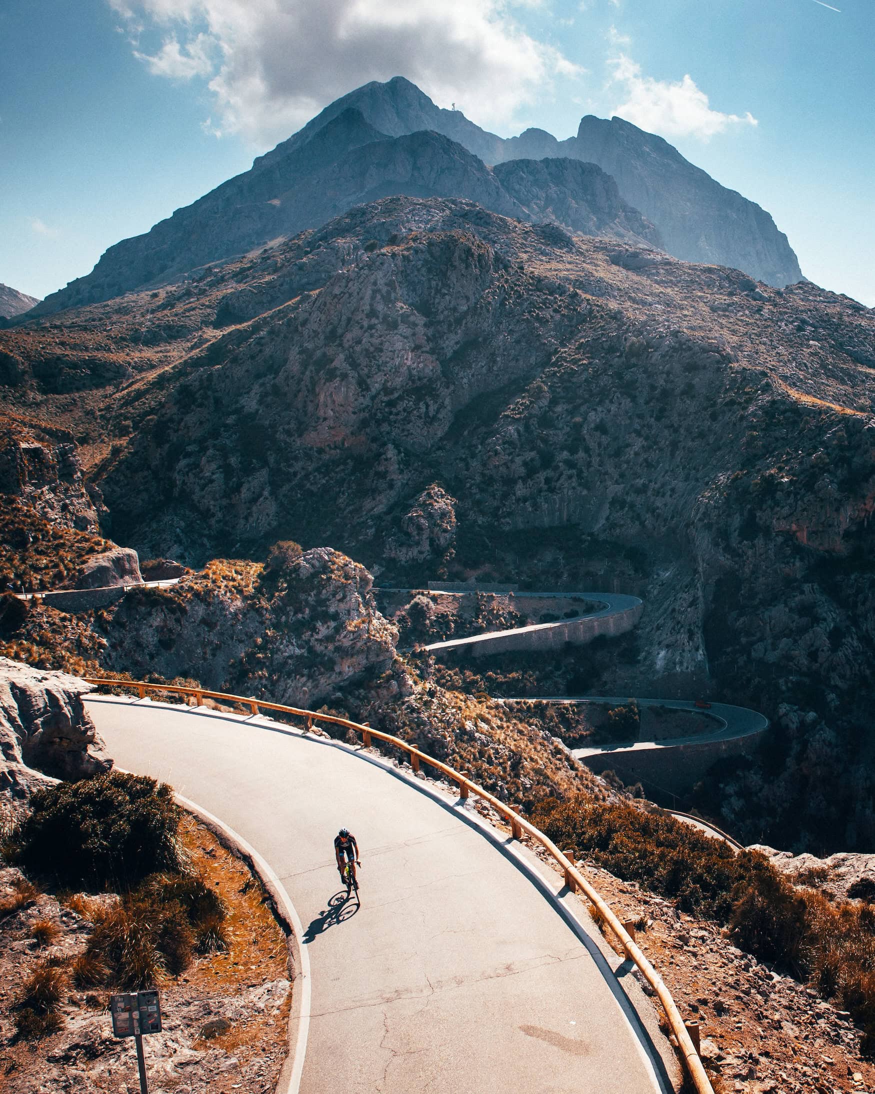 Rennradfahrer auf der legendären Sa Calobra Rennradroute auf Mallorca