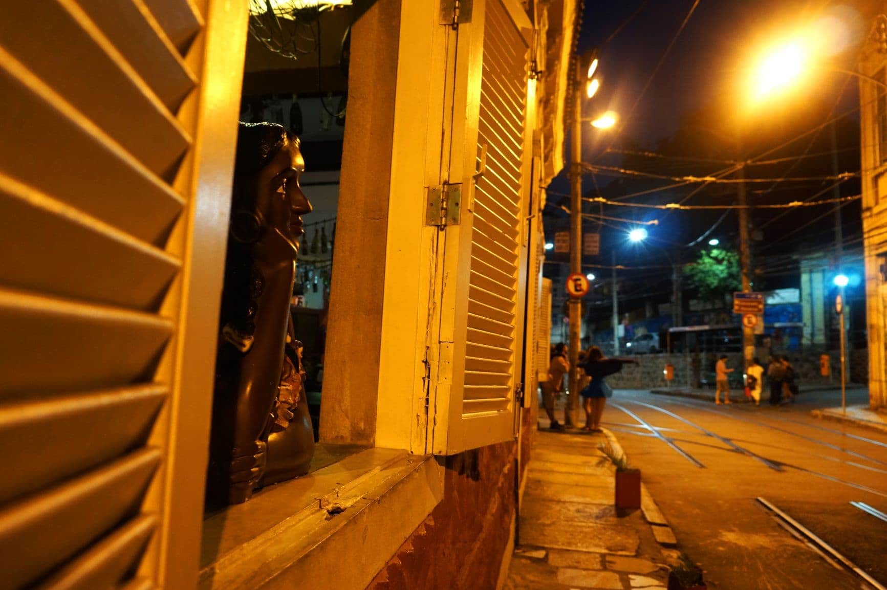 Straße in Rio in der Nacht