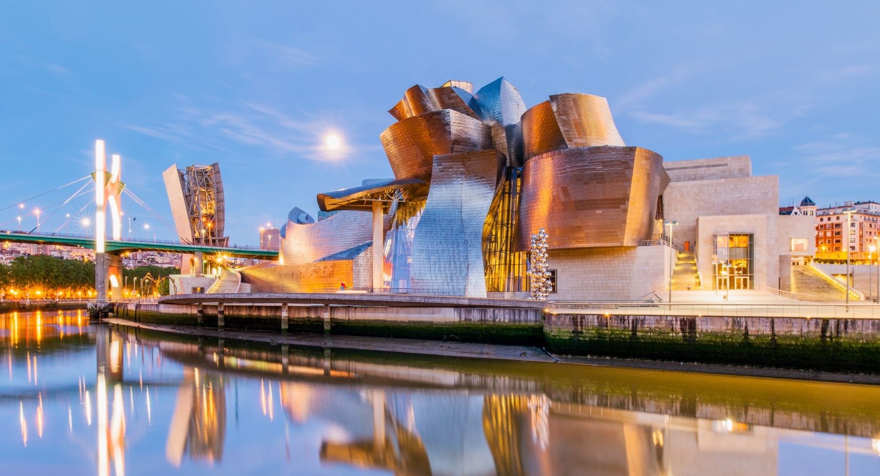 Fassade des Guggenheim-Museum in Bilbao