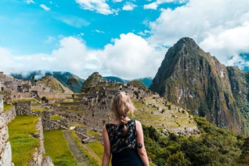 Frau in Machu Picchu