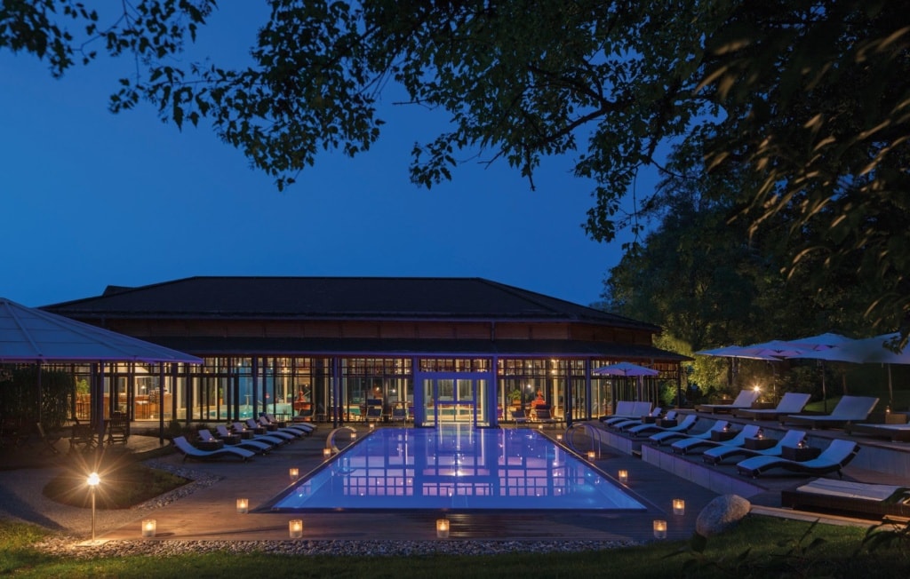 Außenpool im Parkhotel Adler