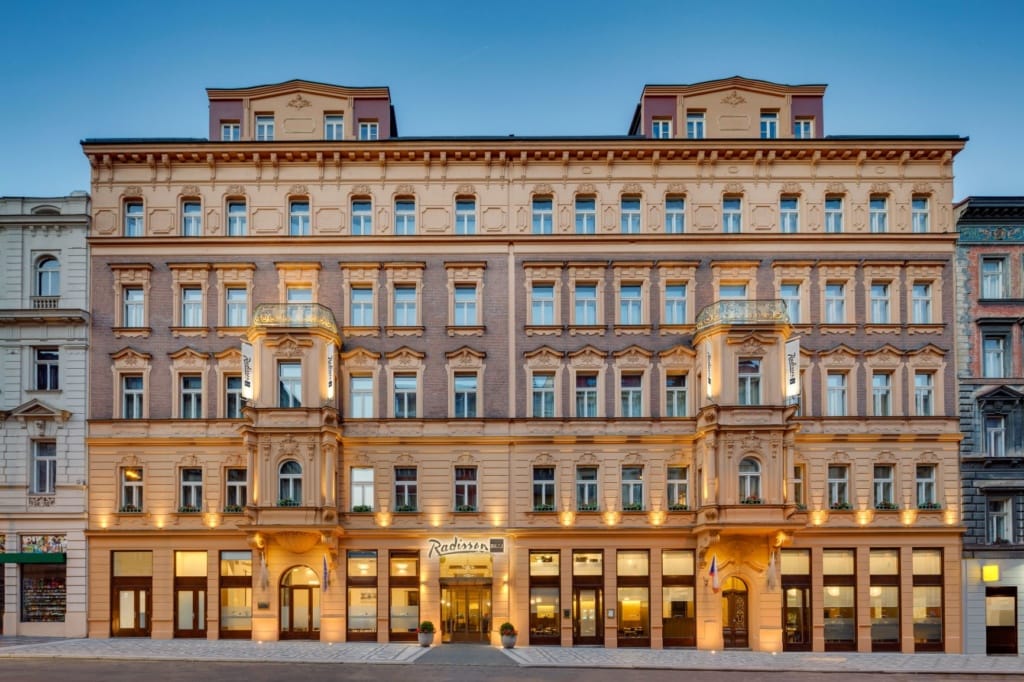Fassade des Radisson Blu Hotel Prag