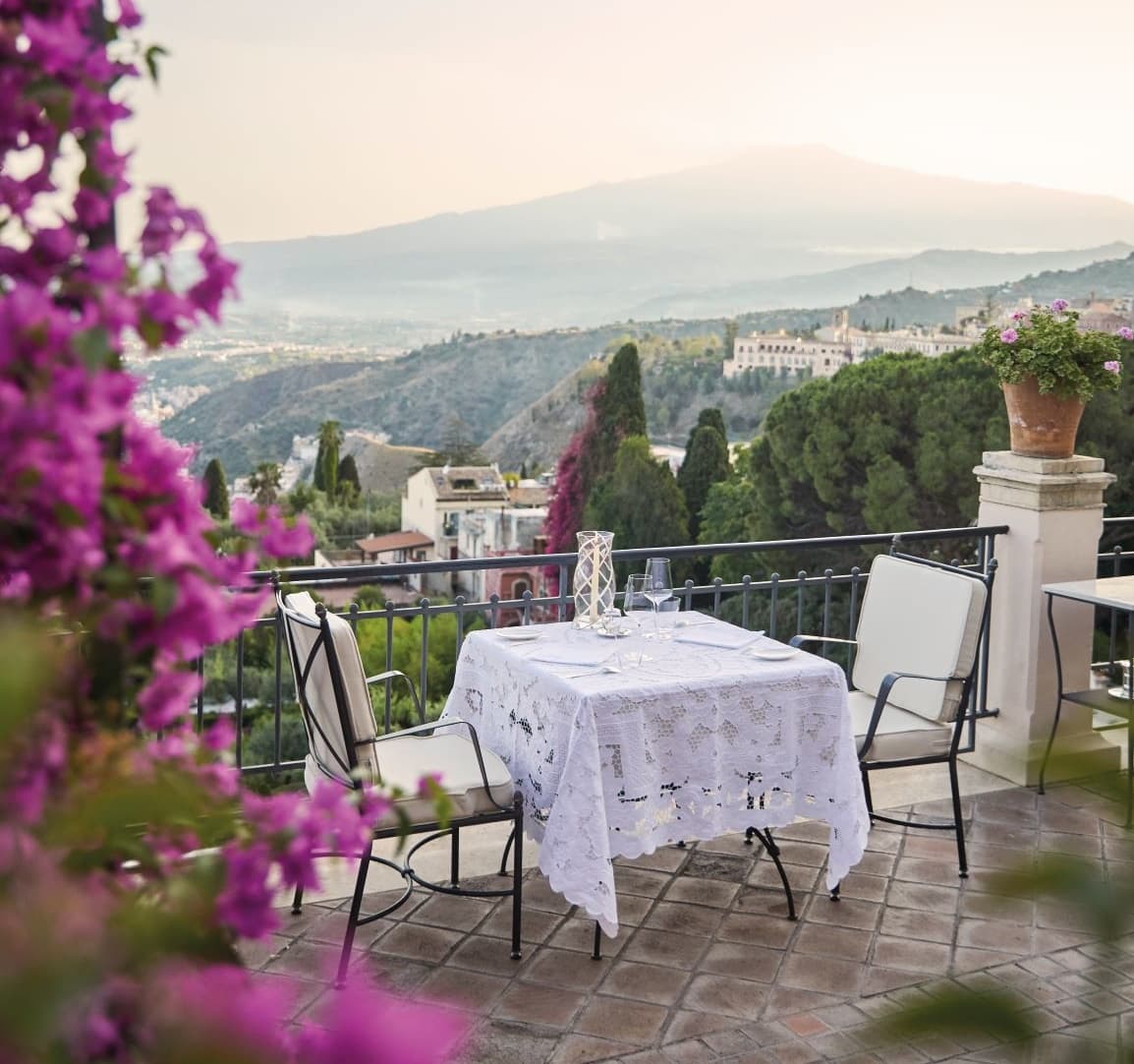 Küche in Sizilien: Terrasse des Restaurants im Grand Hotel Timeo