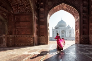 Frau in Taj Mahal, Agra, Uttar Pradesh, India