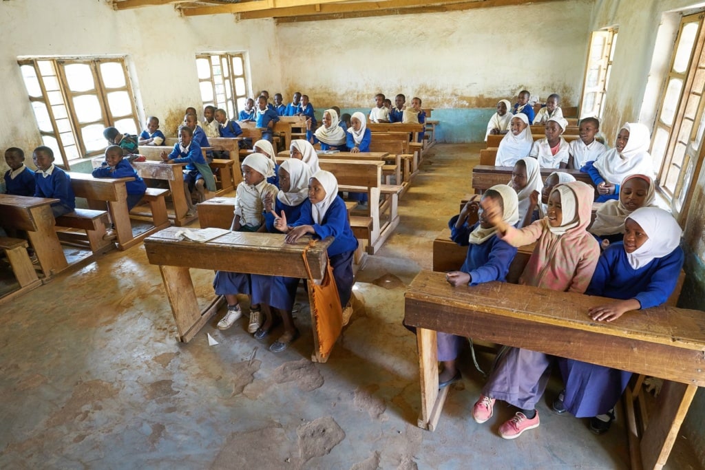 Kinder in Schulklasse in Tansania