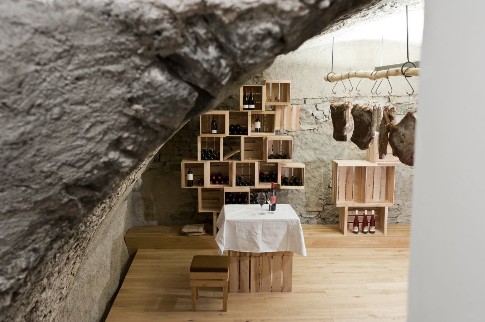 Souterrain des Pur Südtirol im Meraner Kurhaus