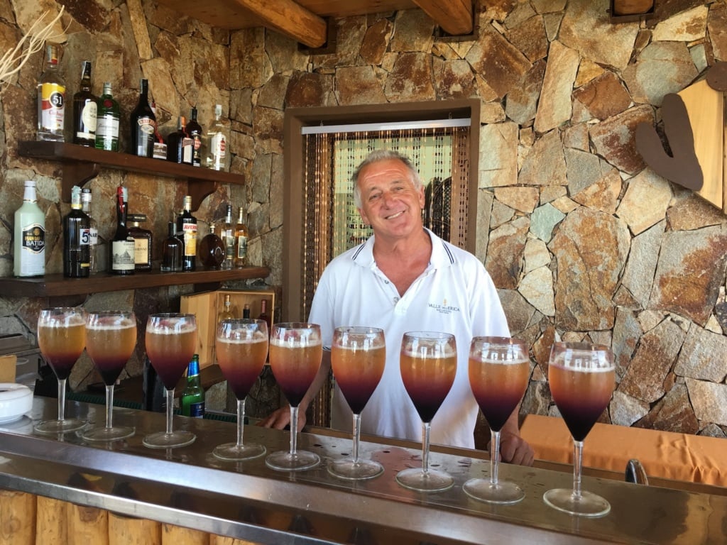 Diese kleine Beach Bar im Norden Sardinien behält seit 30 Jahren ihren Charme.