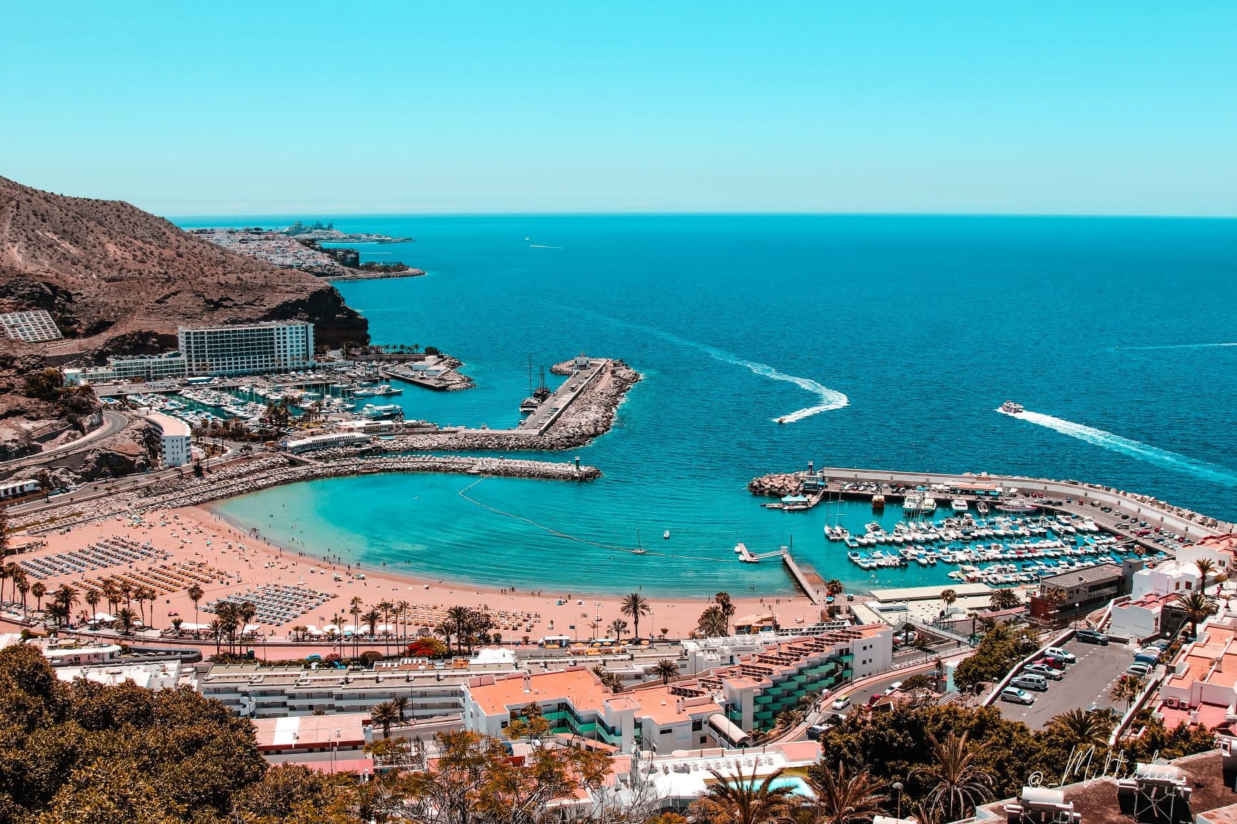 Blick auf Puerto Rico Strand in Las Palmas auf Gran Canaria