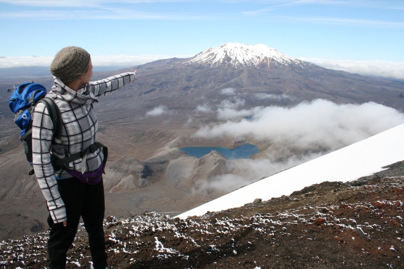 Redakteurin Marie Tysiak ist für uns auf dem Tongariro Alpine Crossing in Neuseeland unterwegs.