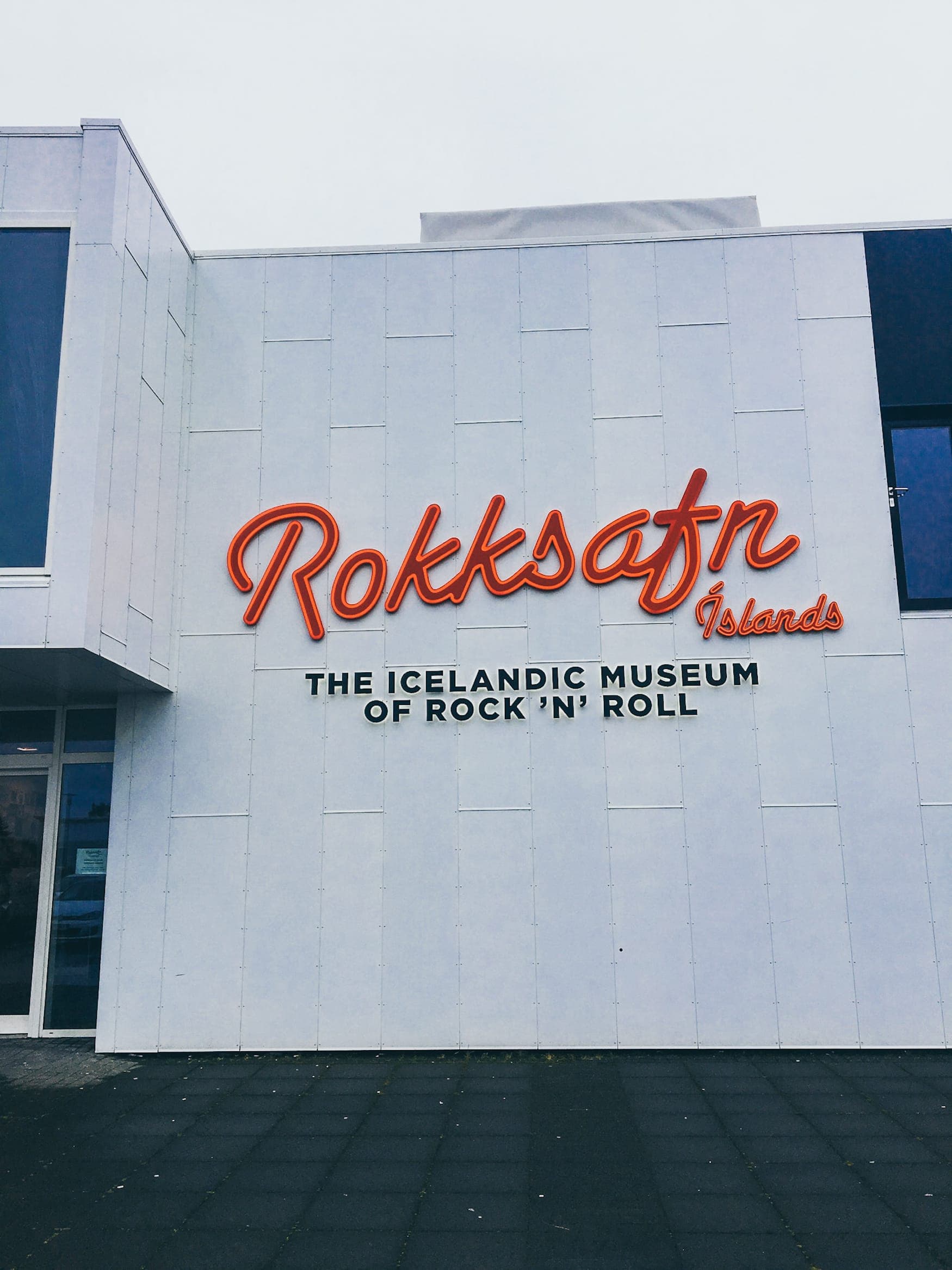 Aussenfassade des Rock'n'Roll-Museums in Keflavík
