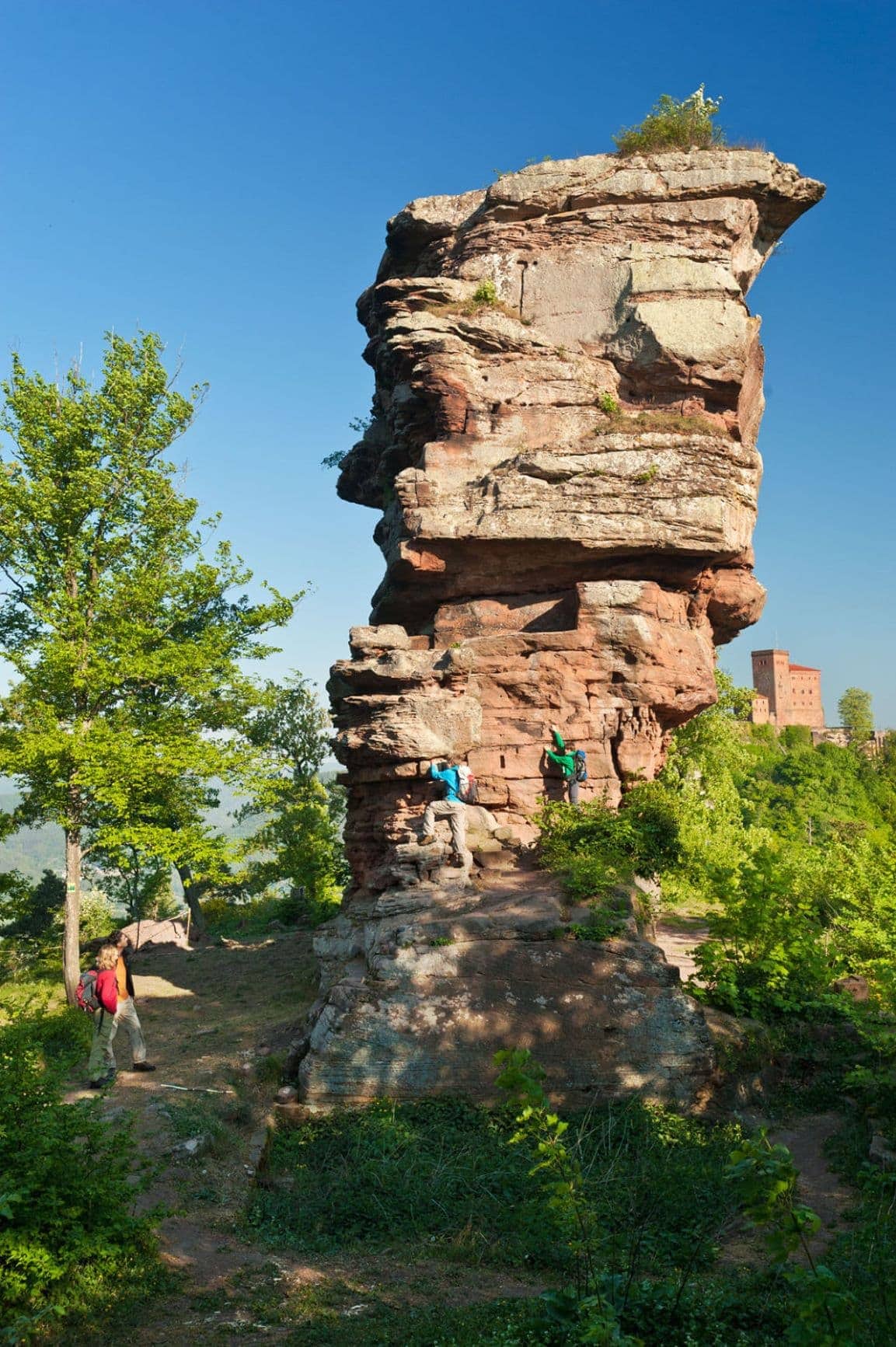 Kletterer an der Ruine der Burg Anebos 
