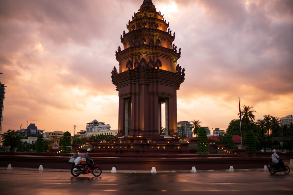 Mopedfahrer auf Platz in Phnom Penh