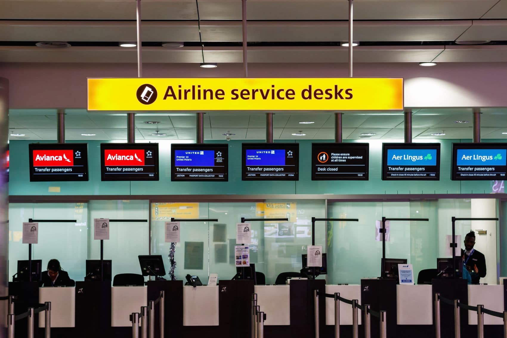Airline-Service-Desk-Schalter am Flughafen in London
