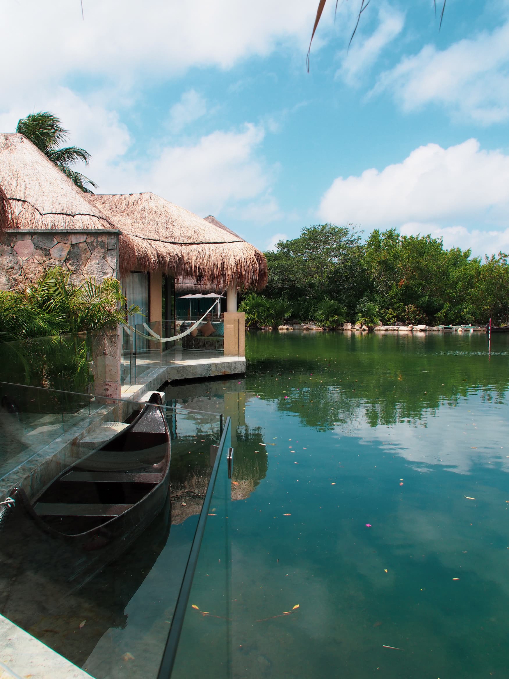 Die Villen des TRS Yucatan liegen an einem Fluss, der sich durch das gesamte Resort zieht