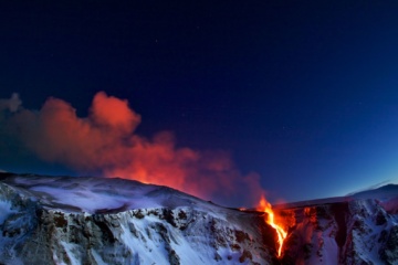 Lodernder Vulkan auf Island