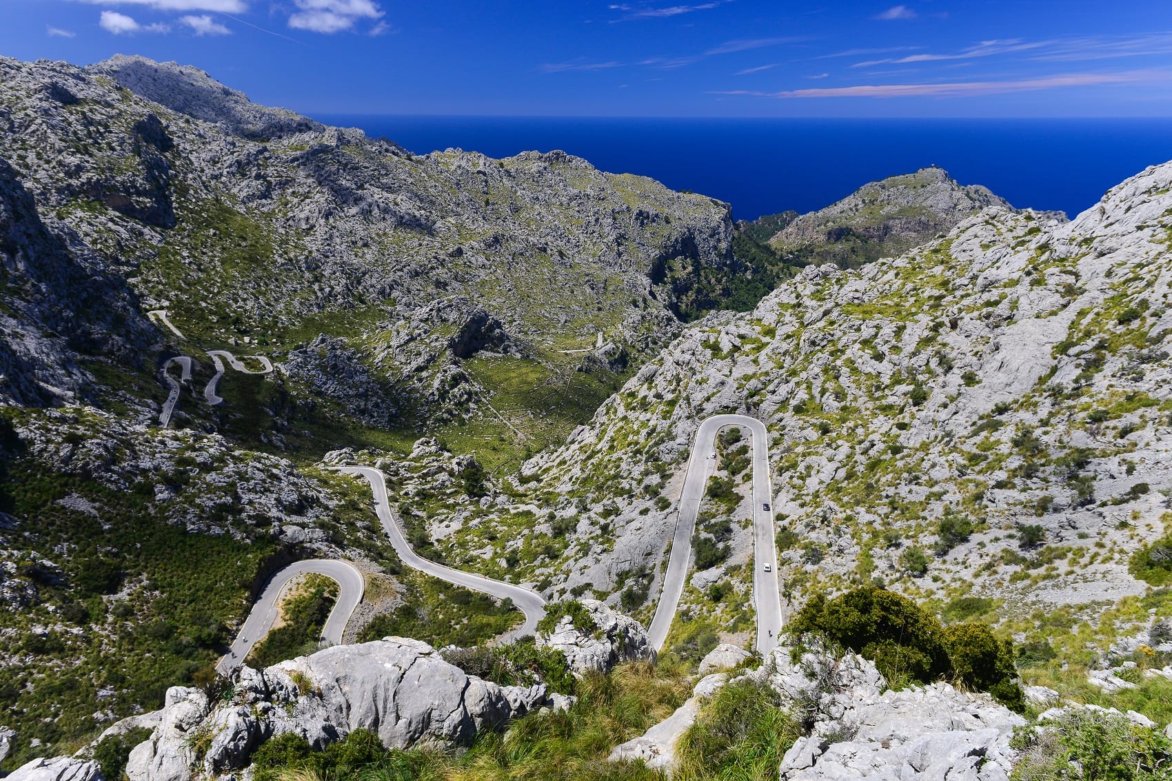 Mallorca bietet wunderschöne Serpentinenstraßen, auf denen auch The Mallorca FIles gedreht wurden.