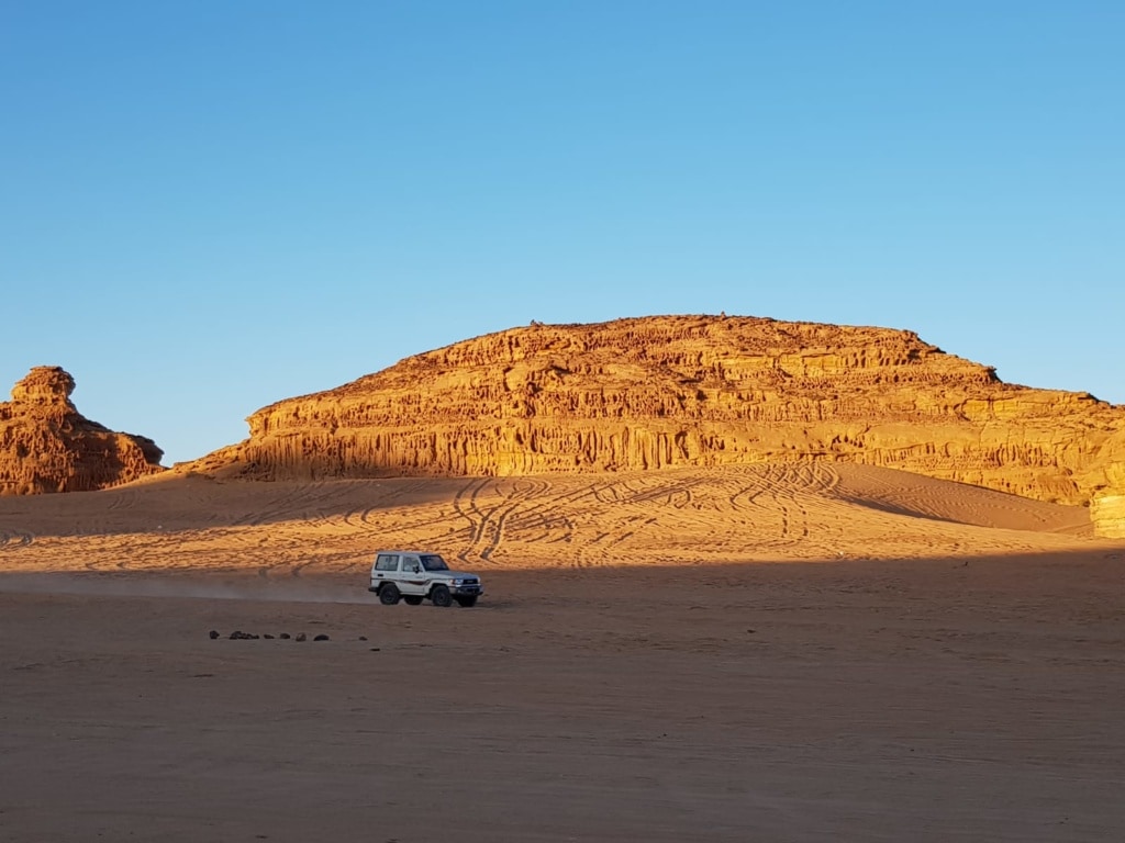 Landrover in der Wüste Saudi-Arabiens