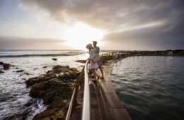 Mann und Frau am Naturpool des Oceano Hotels auf Teneriffa