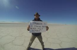Thor Pedersen während seiner Weltreise in der Wüste