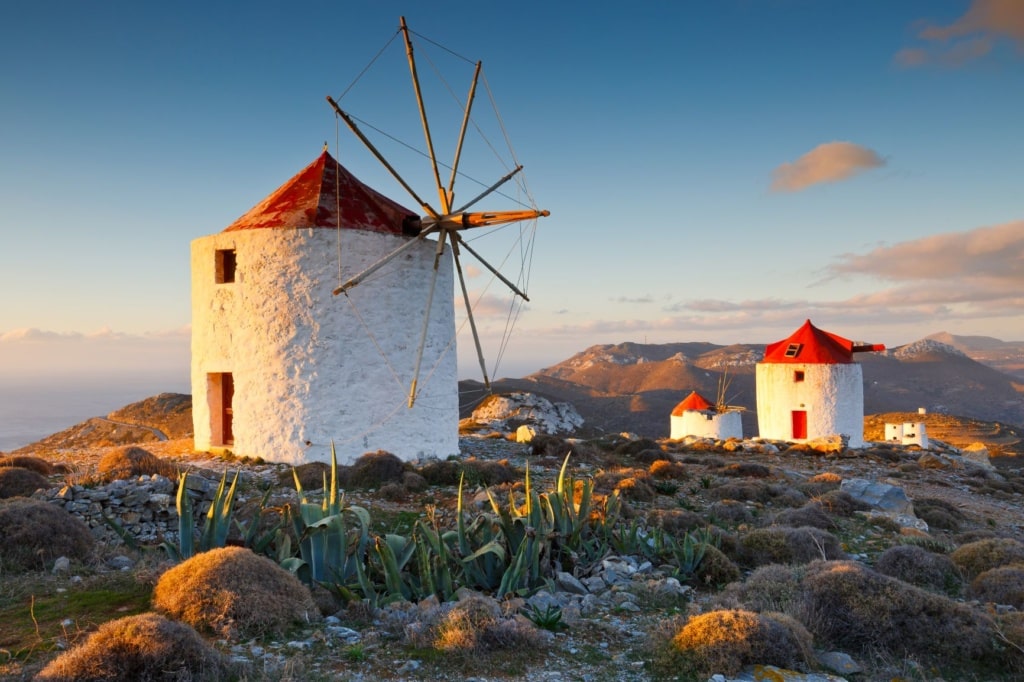 Traditionelle Windmühlen in der Nähe des Dorfes Chora auf der Insel Amorgos