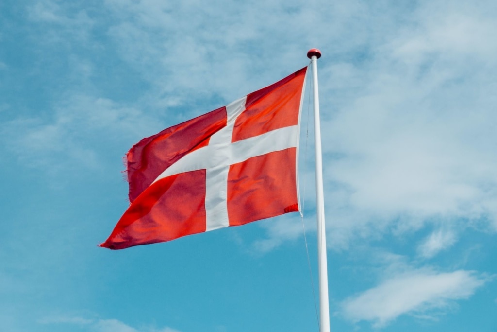 Flagge Dänemarks an Mast