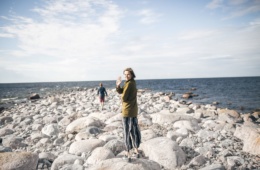 Estland-Urlaub im Sommer: Frau am Strand