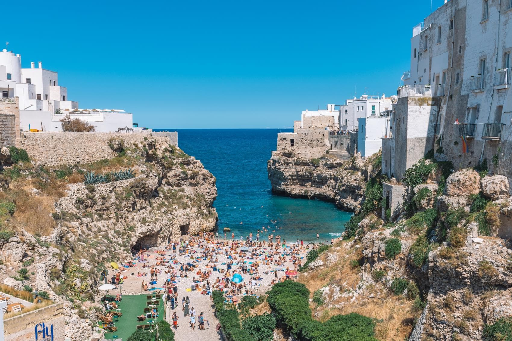 Strand Polignano a Mare in Apulien