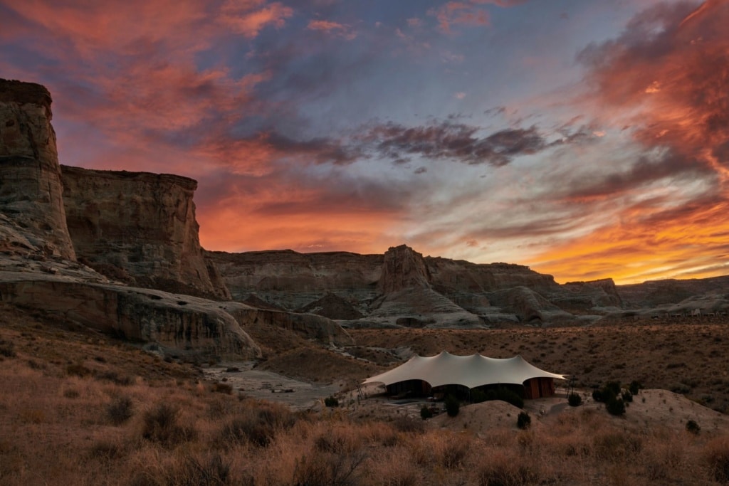 Zelt des Camp Sarika in der Utah-Landschaft