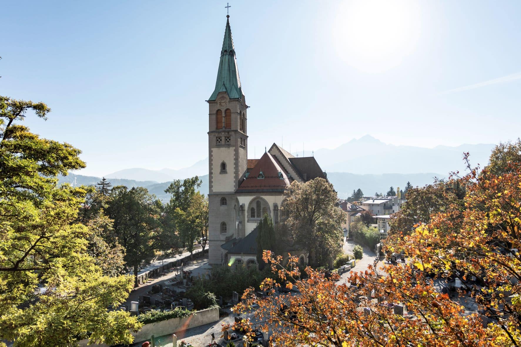 Blick auf die Kirche in Hötting/Innsbruck