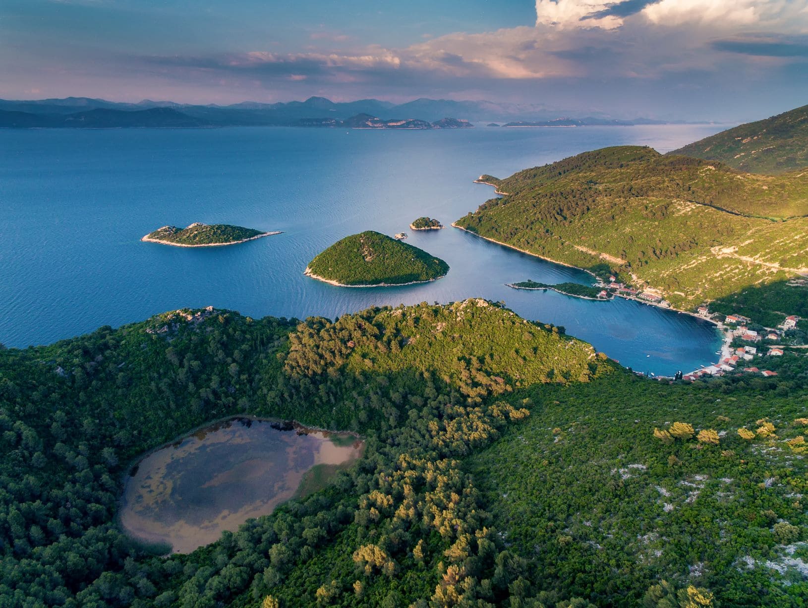 Vogelperspektive auf Insel Mljet in Kroatien