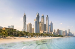 Strand-Skyline von Dubai, davor ist das One&Only Resort Royal Mirage zu sehen