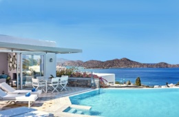 Pool-Villa mit Aussicht auf das Meer im Elounda Gulf Villas & Suites