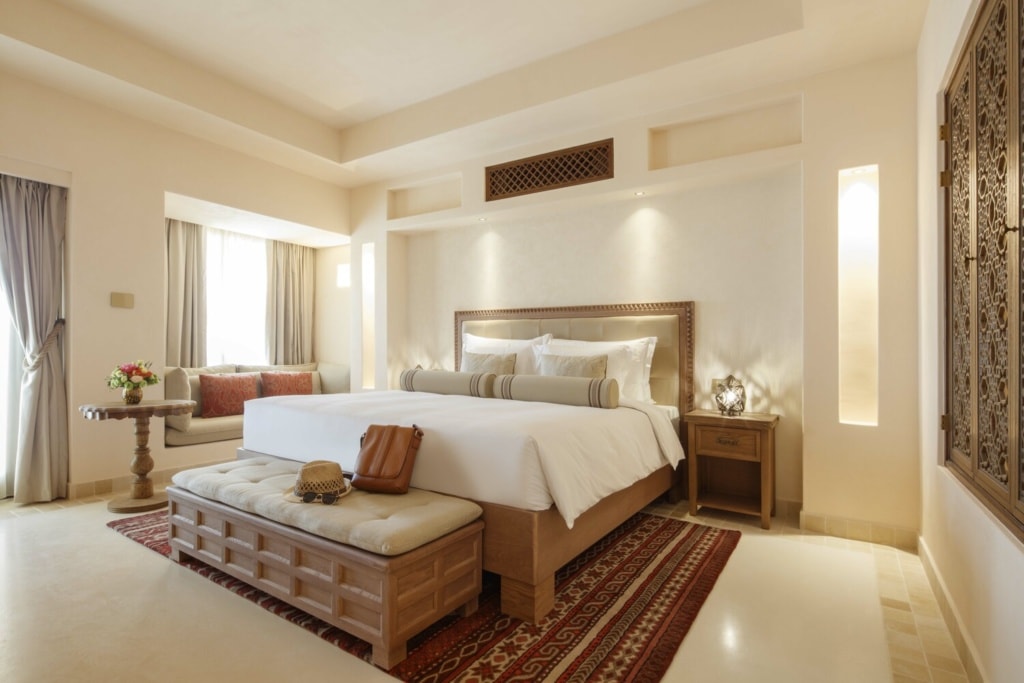 Blick in Zimmer im Al Wathba Desert Resort & Spa