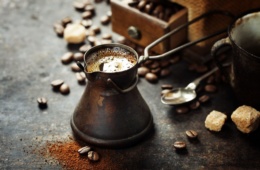 Alte Kaffeekanne: Traditionelle Zubereitung