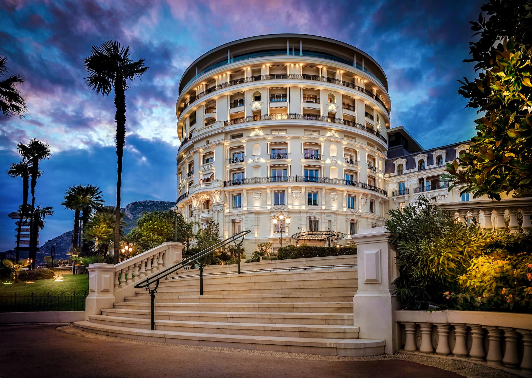 Außenfassade des Hotel de Paris im Fürstentum Monaco