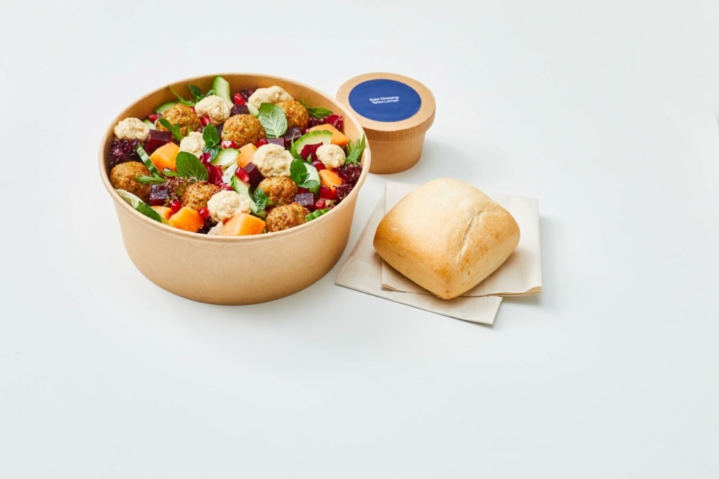 Lufthansa-Essen an Bord: Falafel-Tahini-Salat 