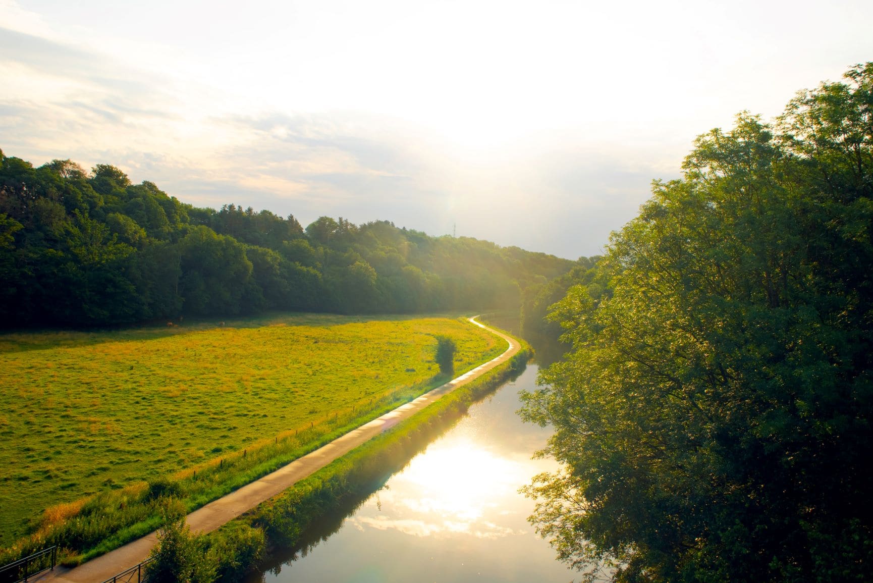 Fluss Sambre bei Thuin in der Wallonie