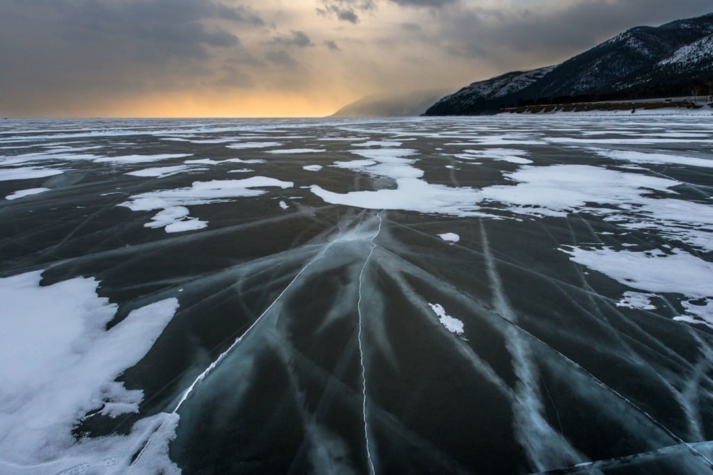 Zugefrorener Baikalsee im Winter 