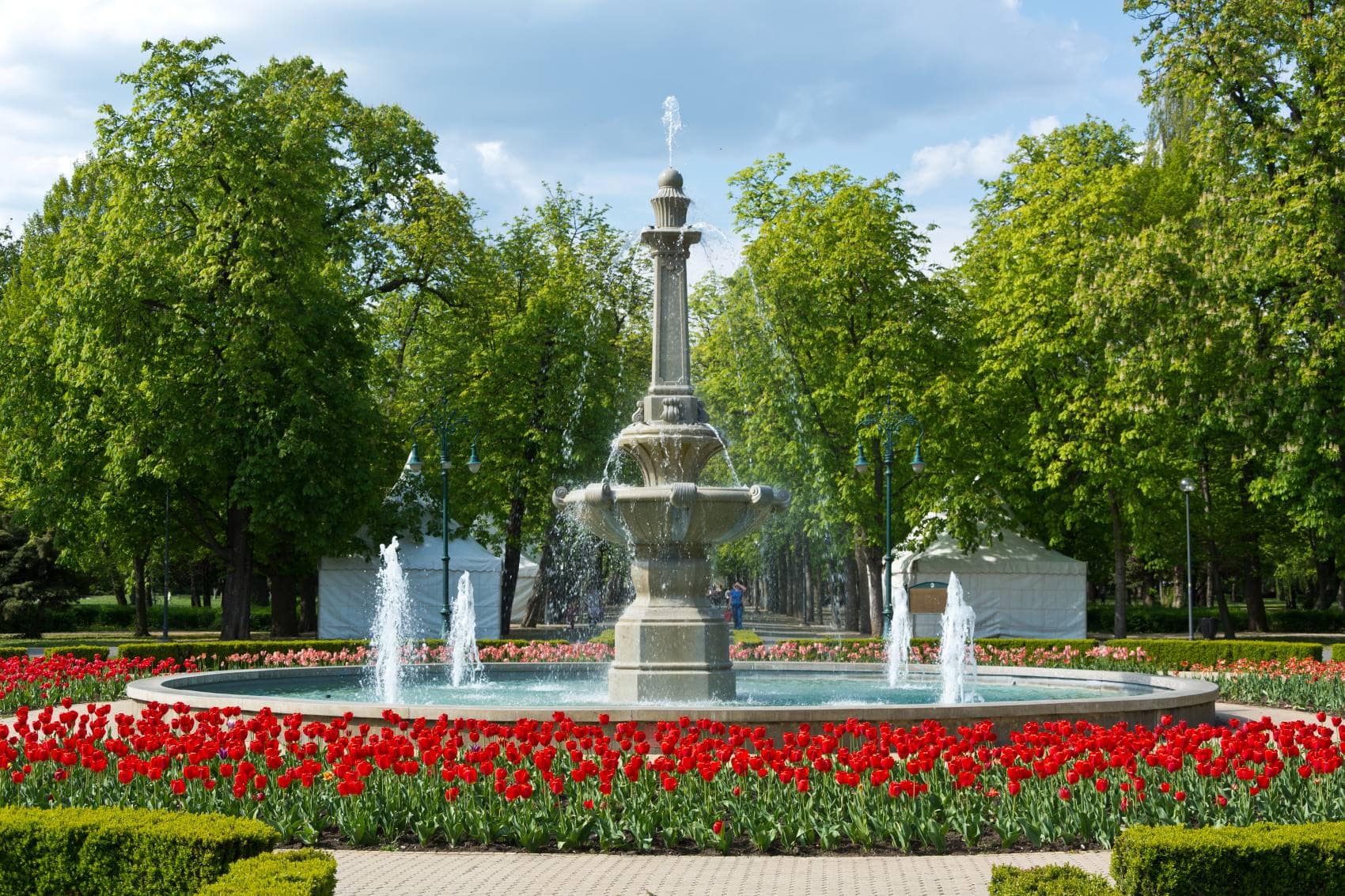 Springbrunnen im Erzbischofsgarten in Eger, Ungarn 