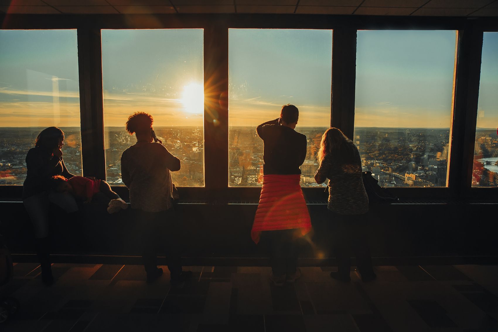 Besucher auf der Aussichtsplattform im Prudential Tower in Boston 