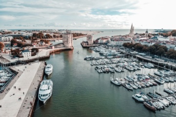 Panoramablick auf den Hafen von La Rochelle