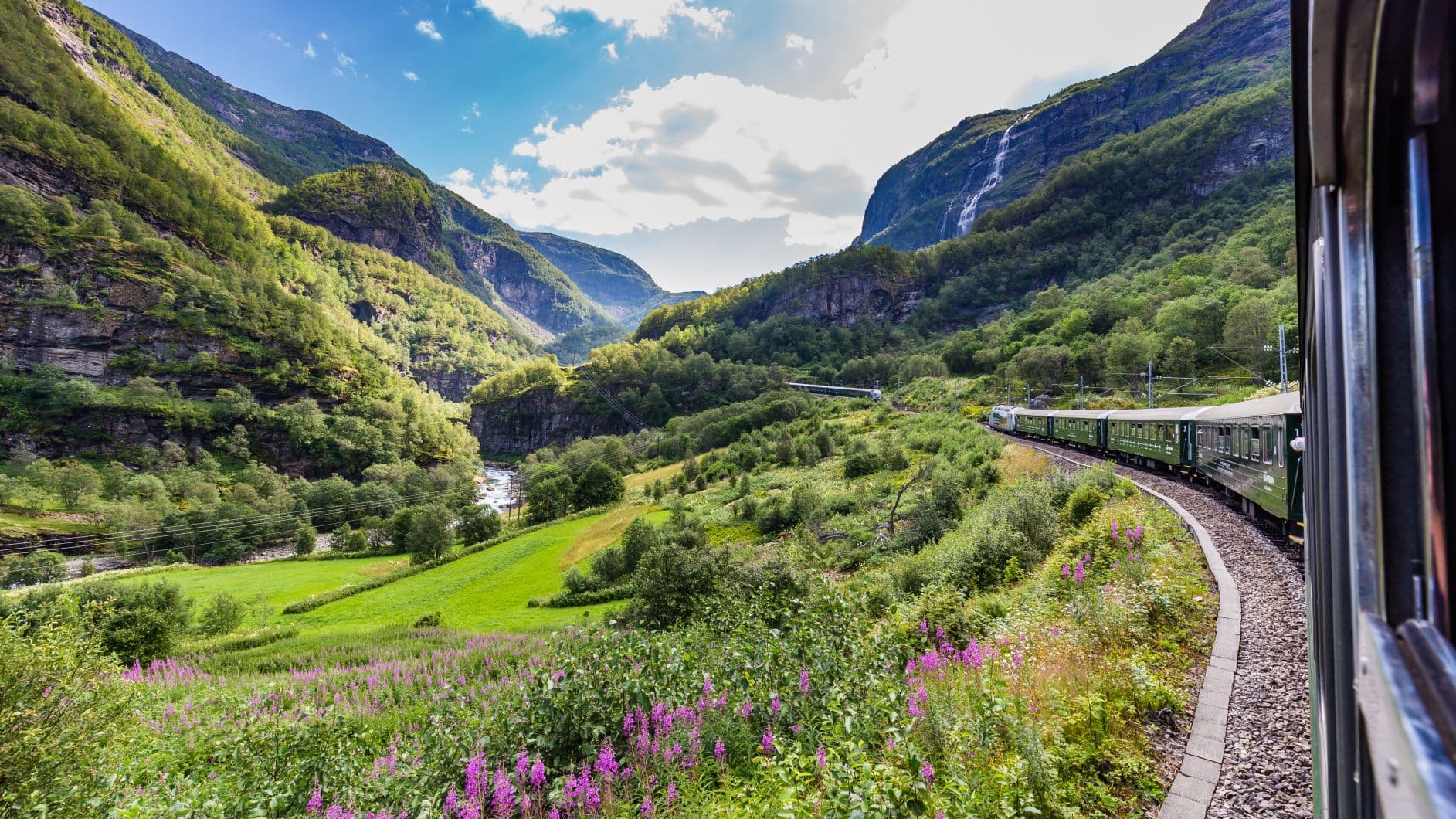 Zugfahrt durch Norwegens Natur 