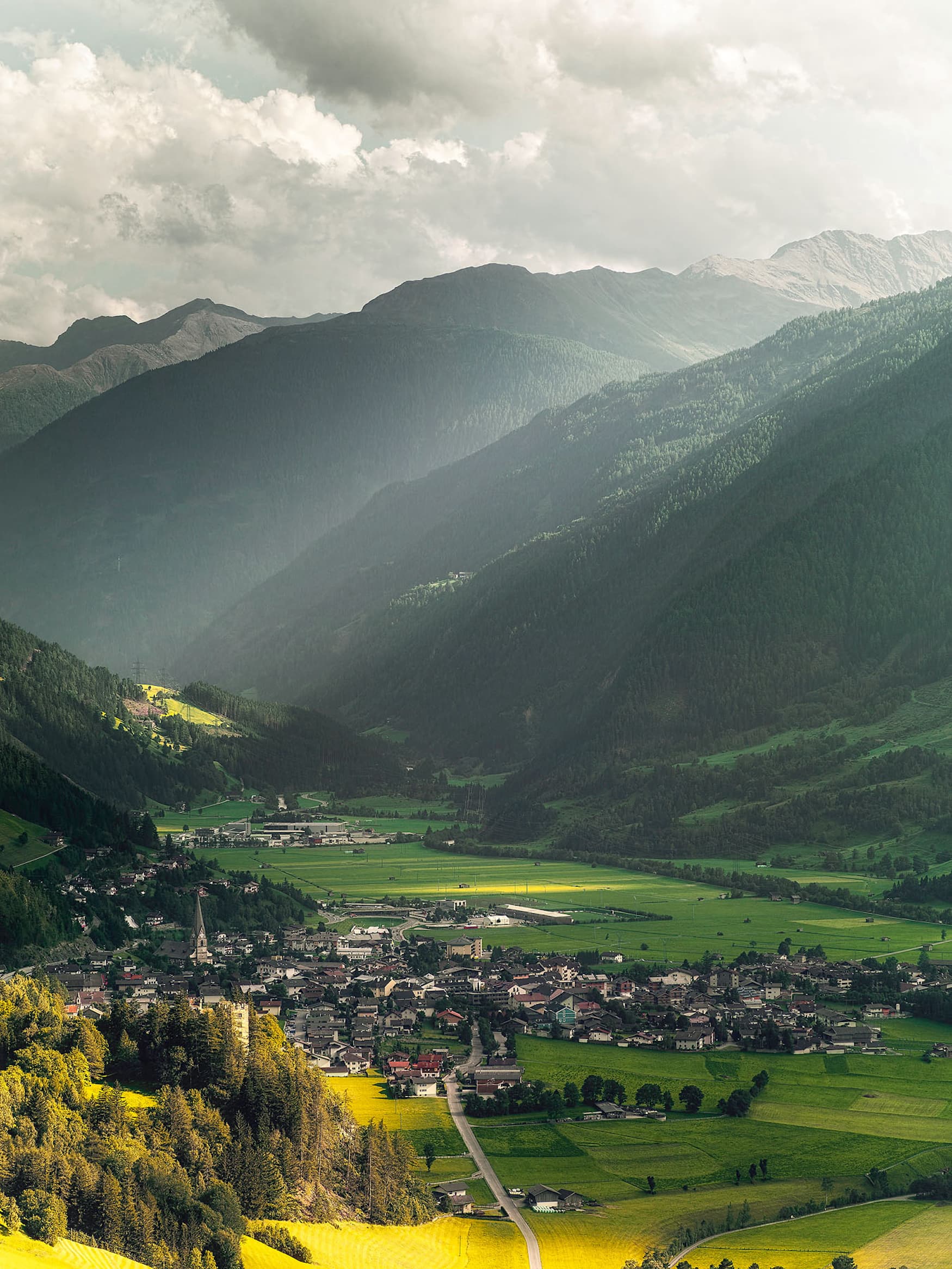 Ausblick auf Matrei in Osttirol und dahinter liegenden Berge