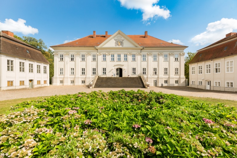 Eine der schönsten Landschaftsgärten befindet sich am Schloss Hohenzieritz | TMV/ Kirchgessner